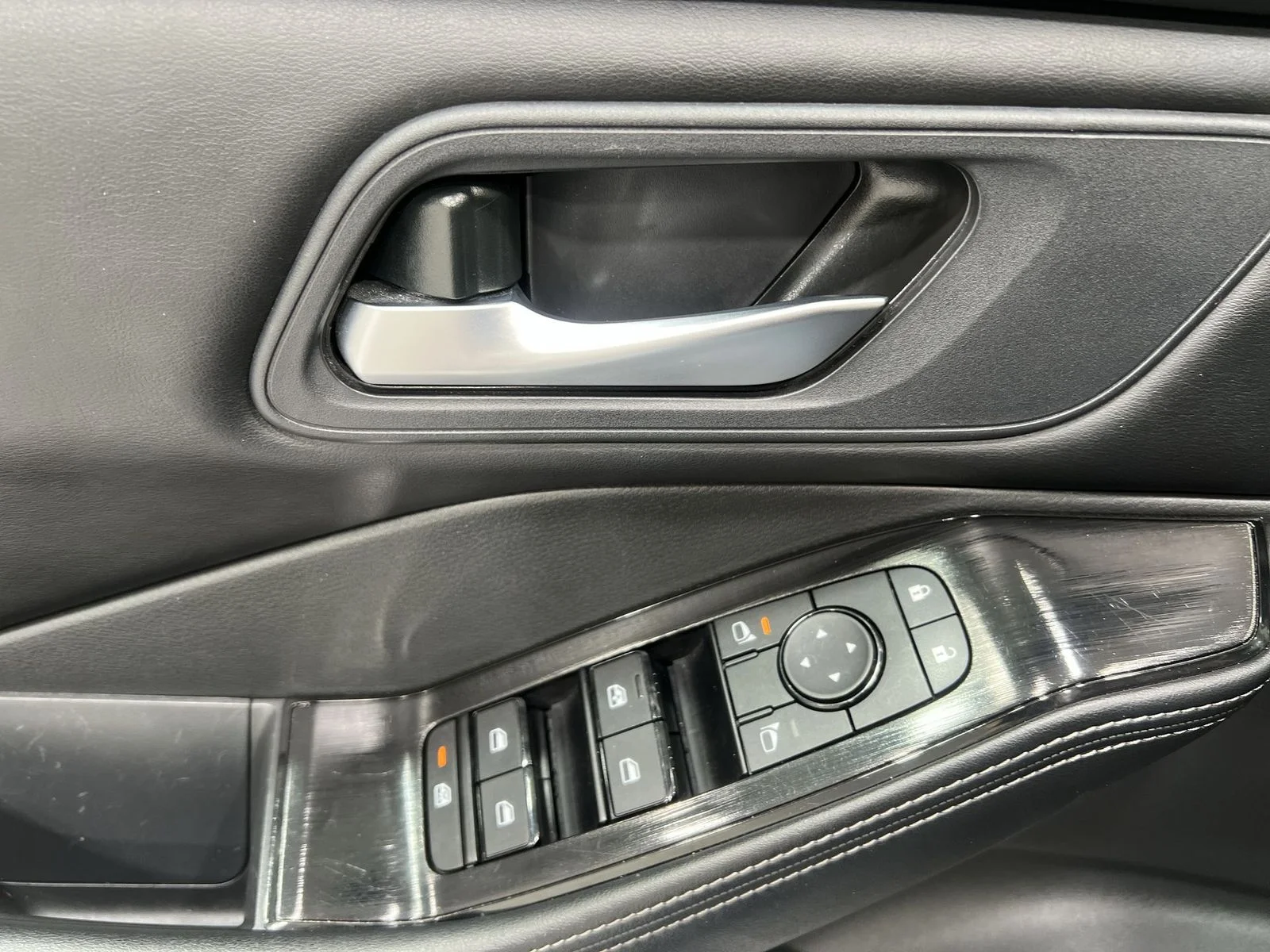 2025 Nissan Rogue SV - Photo 13