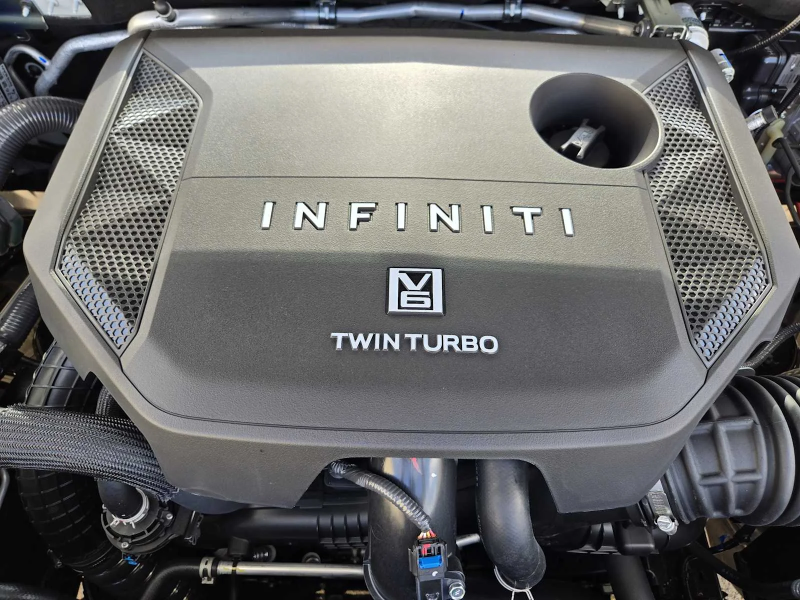 New 2026 RADIANT WHITE INFINITI Luxe 2WD image 21