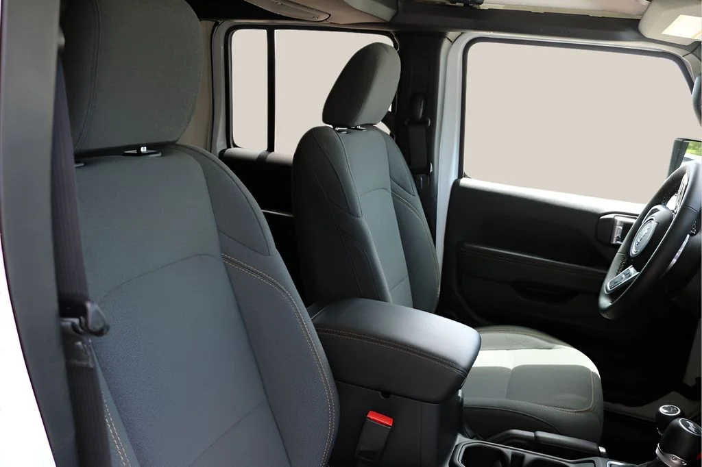 Used 2025 White Jeep Sahara image 20