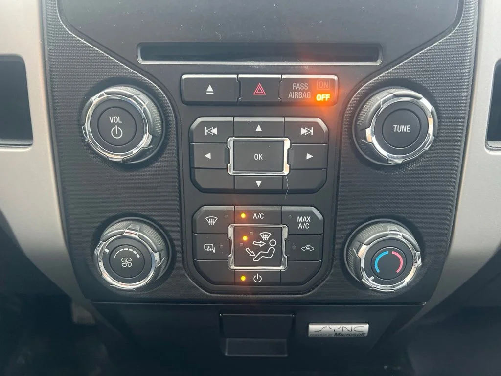 Used 2013 White Platinum Tri-Coat Metallic Ford XLT image 12