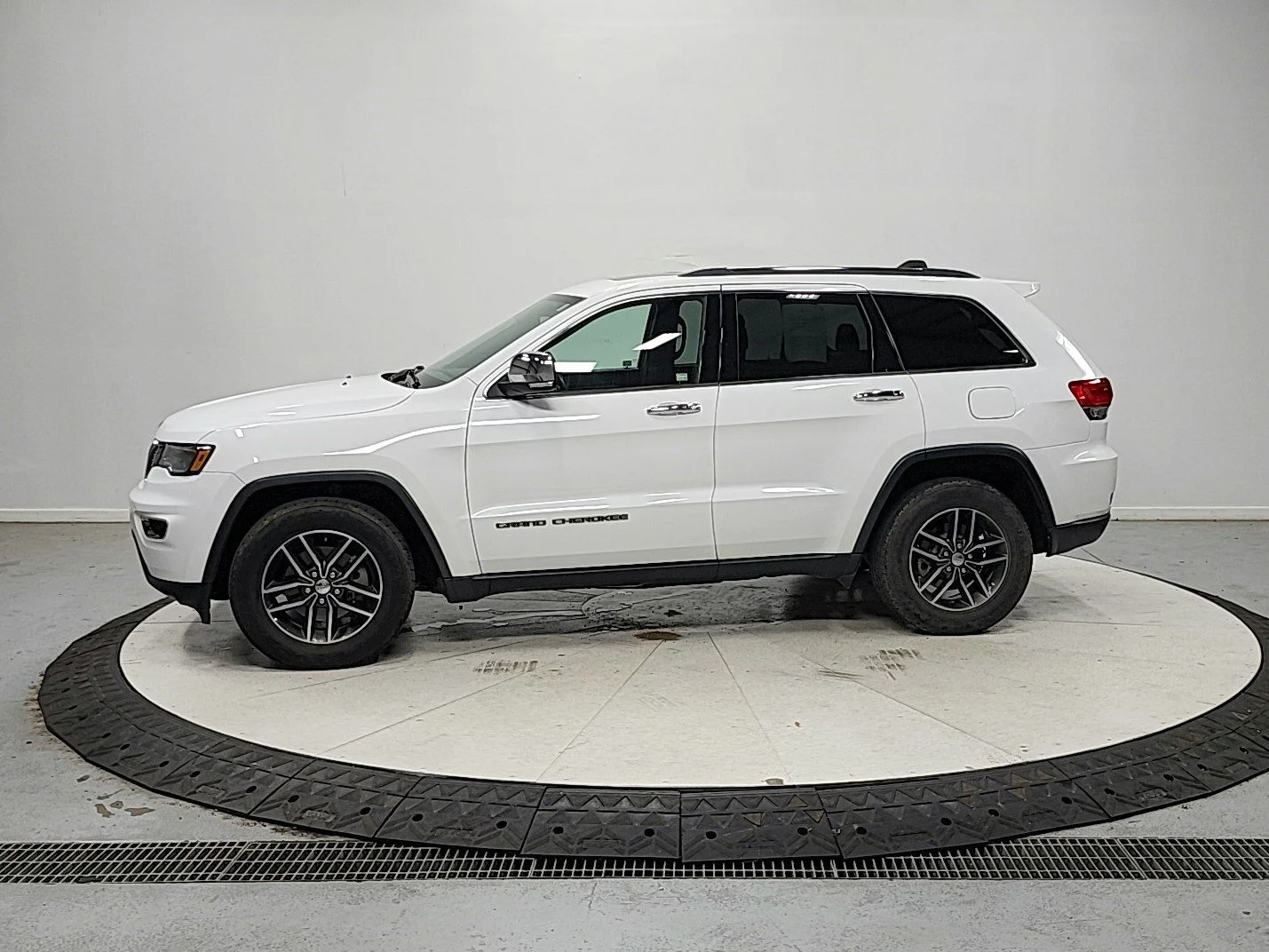 Used 2017 White Jeep Limited image 5