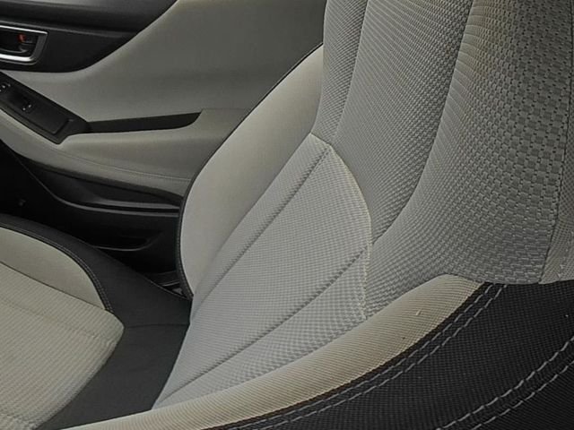 Used 2020 White Subaru Base image 35