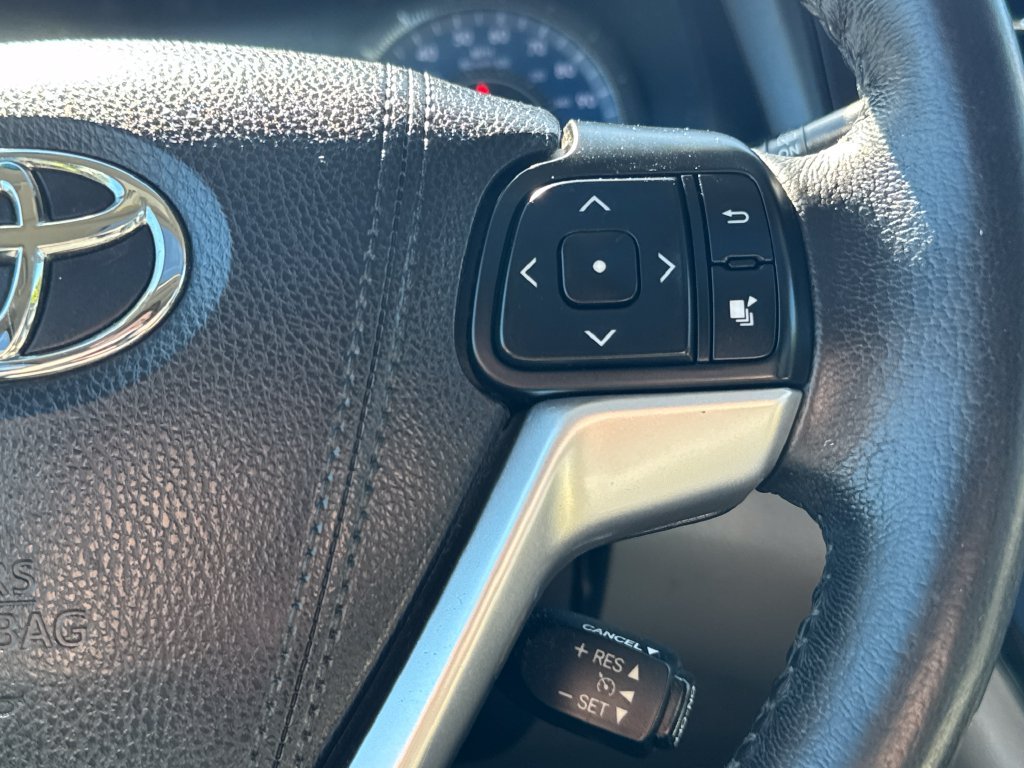 Used 2017 Gray Toyota XLE Premium image 21