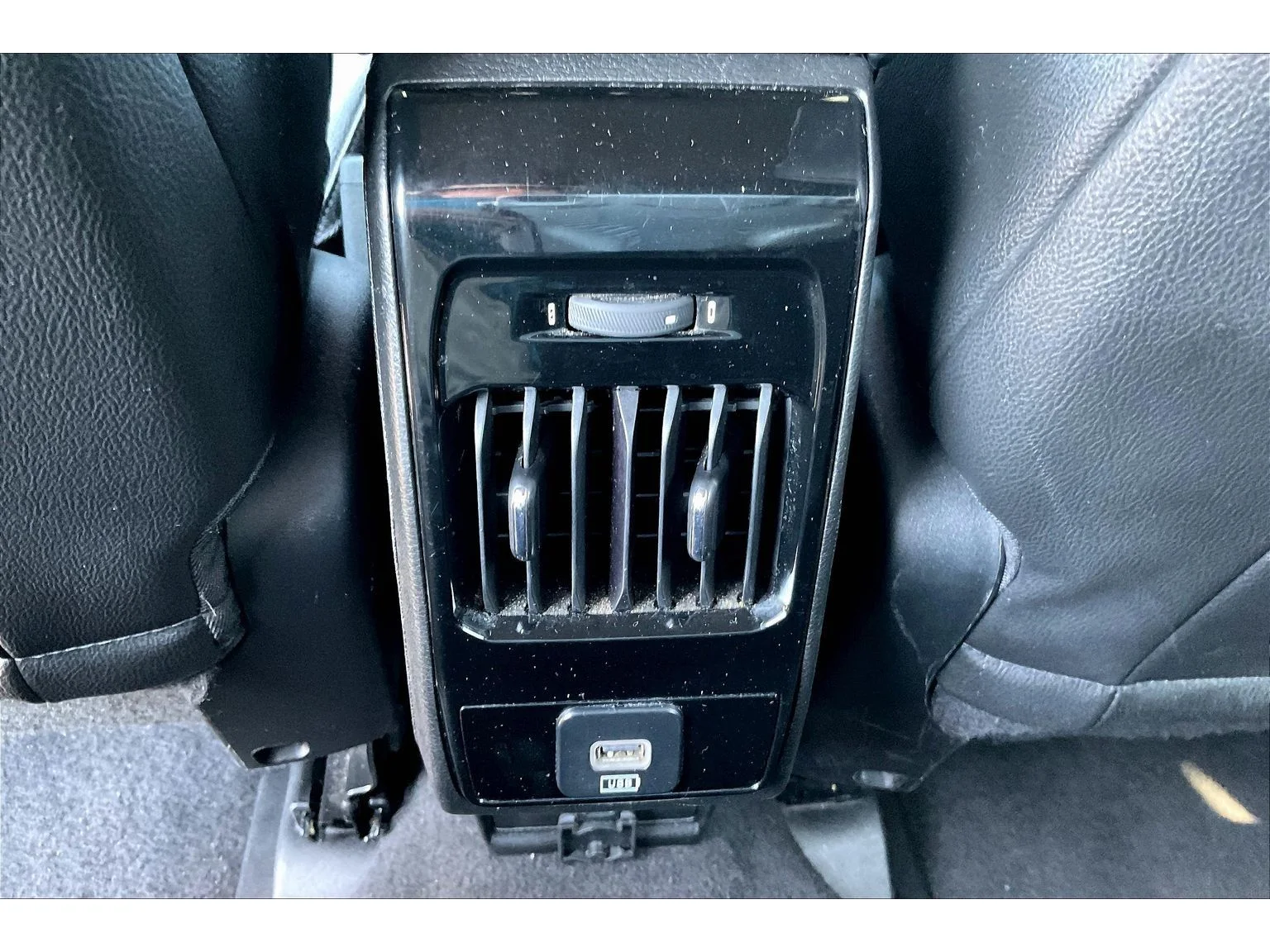Used 2024 Silver Jeep Latitude image 23
