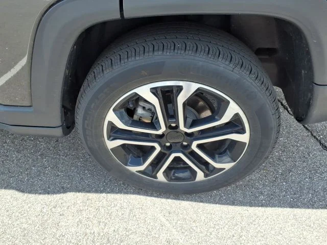 Used 2023 Gray Jeep Limited image 5