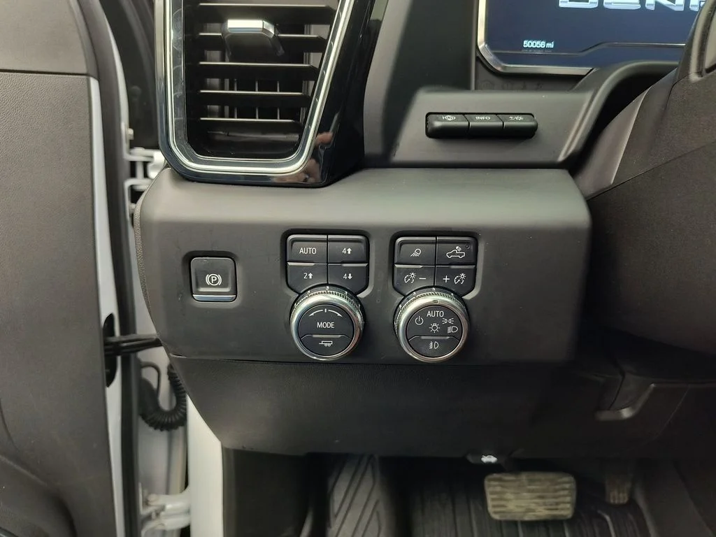 Used 2024 White Frost Tricoat GMC Denali Ultimate image 27