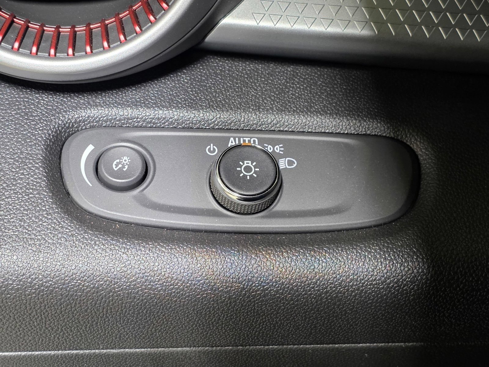 New 2026 Sterling Gray Metallic Chevrolet 1RS image 31