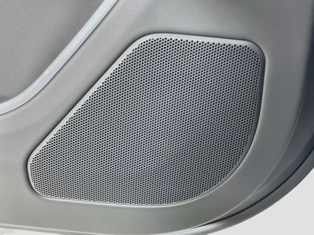 New 2026 Eiger Grey Land Rover SE image 19