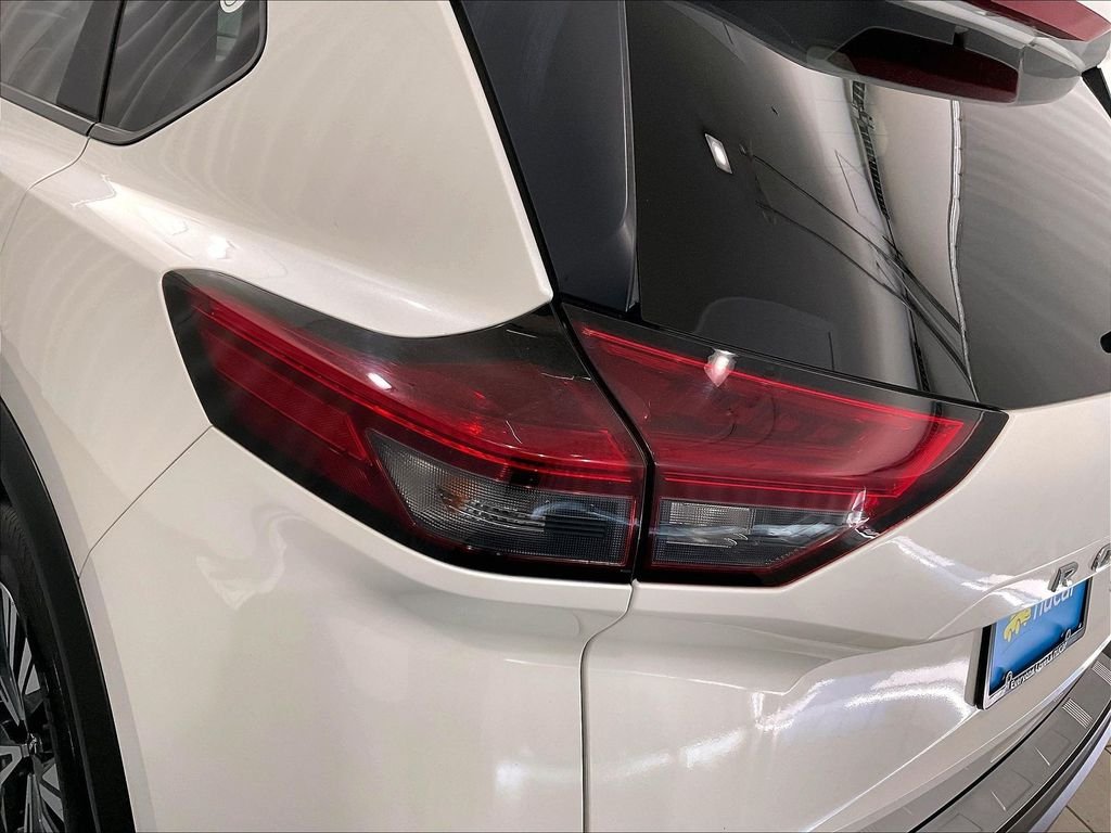 Used 2023 White Nissan SV image 33