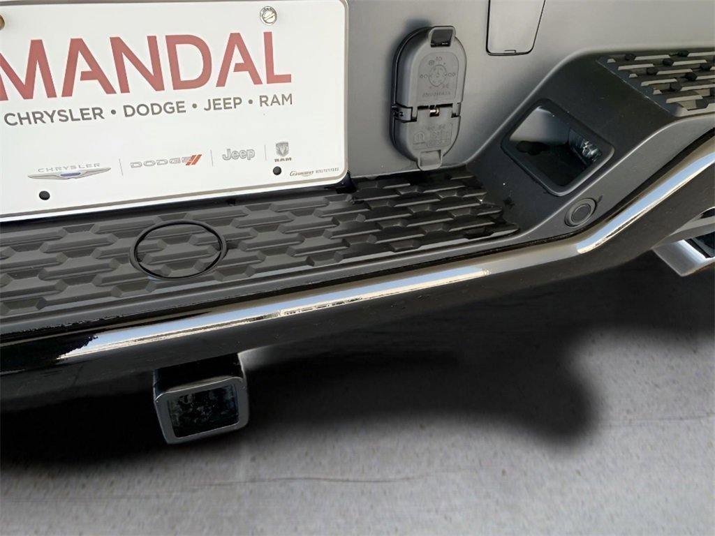 New 2026 Diamond Black Crystal Pearl-Coat Exterior Paint RAM Big Horn/Lone Star image 24