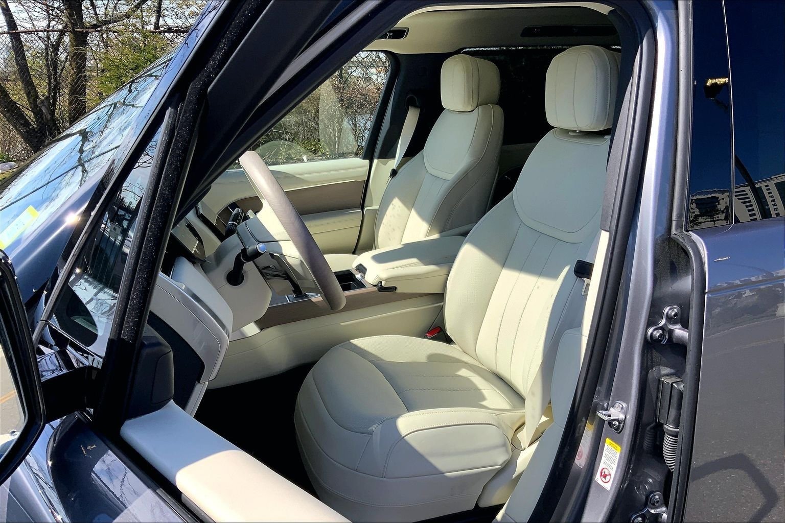New 2026 Eiger Grey Land Rover SE 7 Seats image 9
