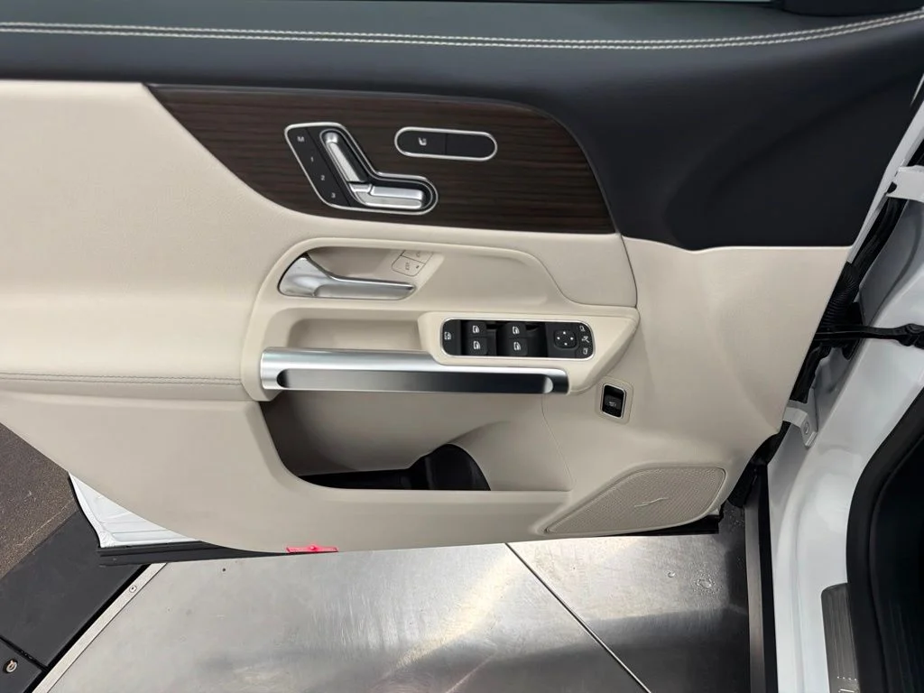 New 2026 White Mercedes-Benz GLB 250 image 16