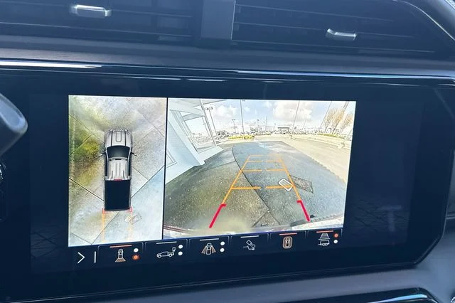 Used 2025 Silver GMC AT4X image 25