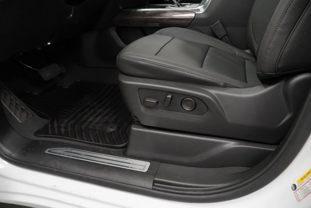 New 2026 Summit White Chevrolet LTZ image 24