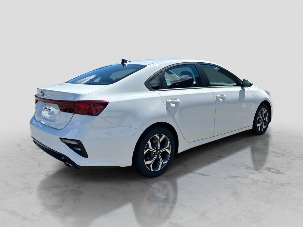 Used 2021 White Kia LXS image 5
