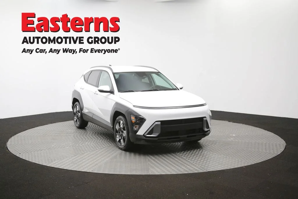 Used 2025 White Hyundai SEL image 52