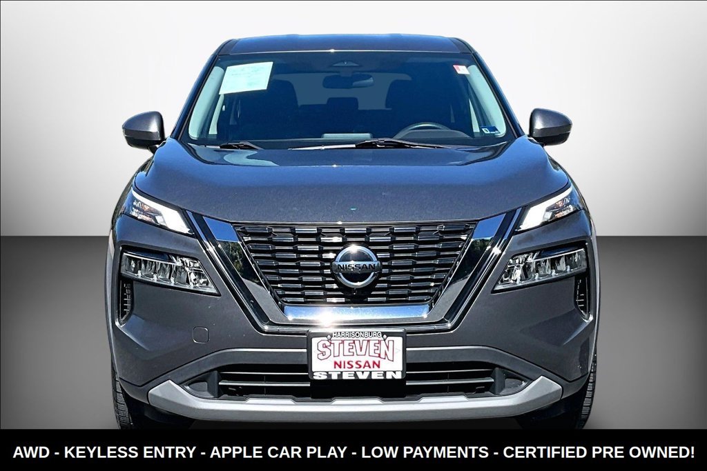 Used 2021 Gray Nissan SV image 2