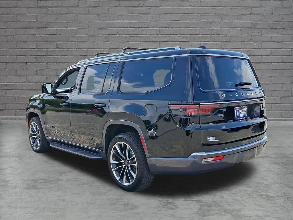 Used 2022 Diamond Black Crystal Pearlcoat Jeep Series II image 8