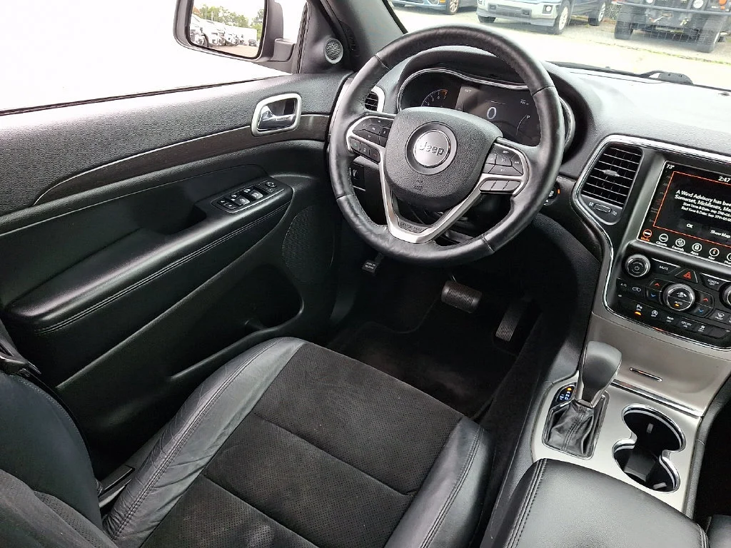 Used 2018 Bright White Clearcoat Jeep Altitude image 15