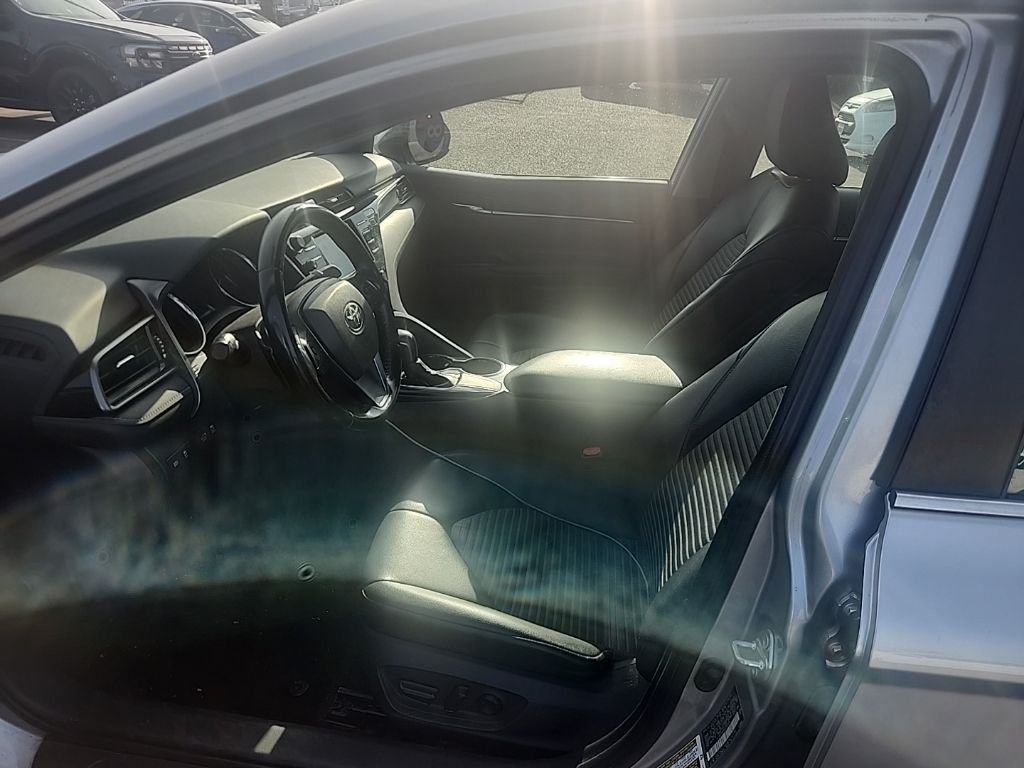 Used 2019 Silver Toyota SE image 19