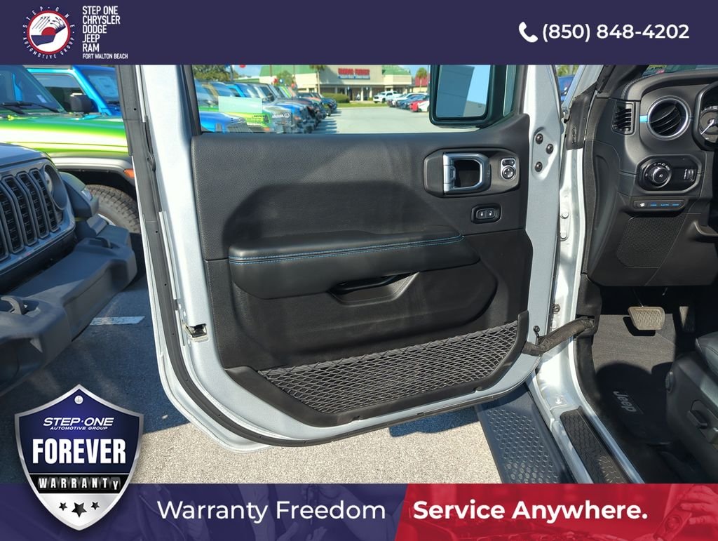 Used 2024 Silver Jeep High Altitude 4xe image 15