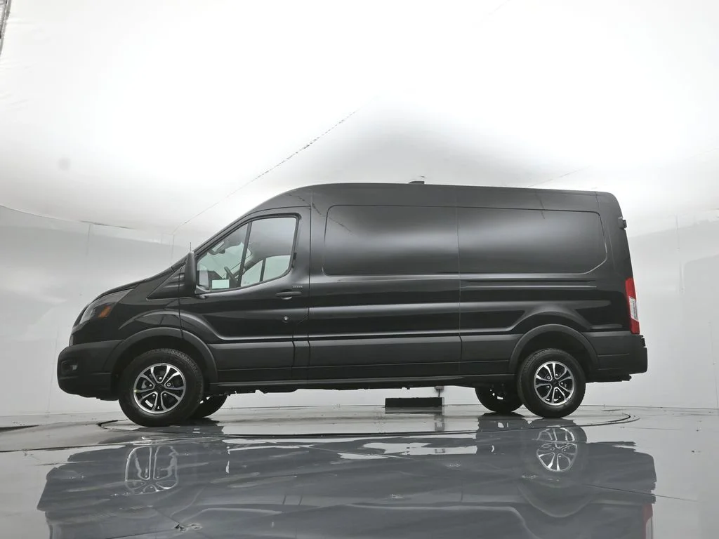 New 2026 Agate Black Metallic Ford Base image 7