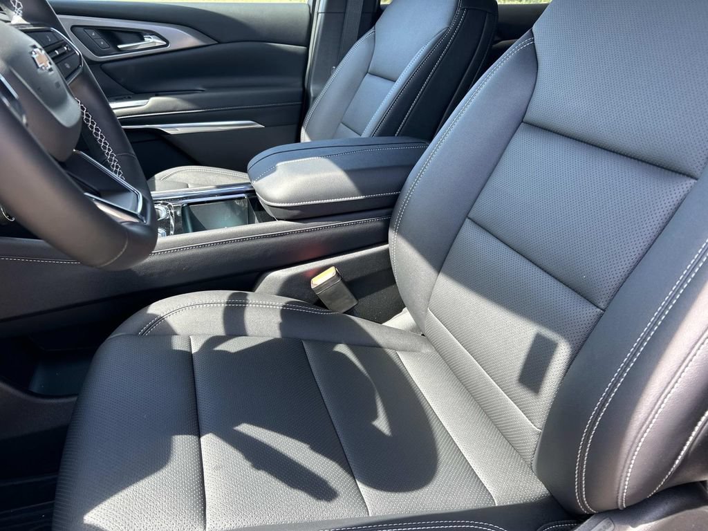 New 2026 Mosaic Black Metallic Chevrolet LT image 17