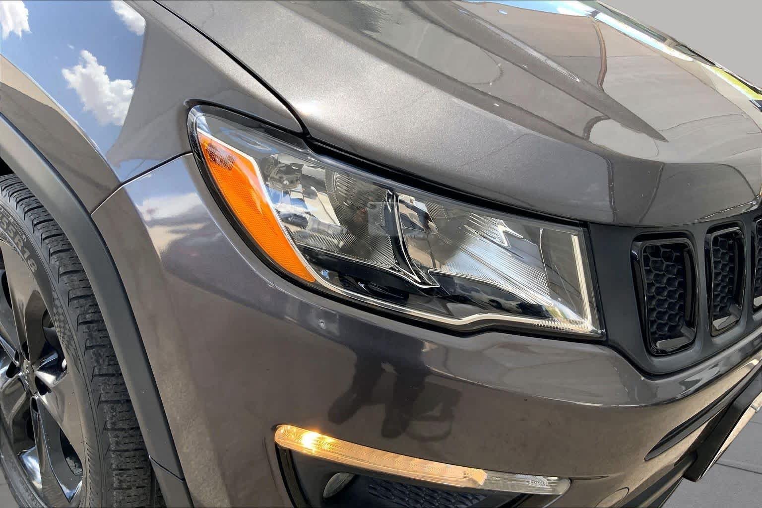 Used 2019 Granite Crystal Metallic Clearcoat Jeep Altitude image 28