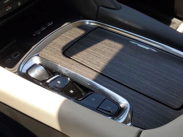 Used 2024 White Frost Tricoat Buick Avenir image 19