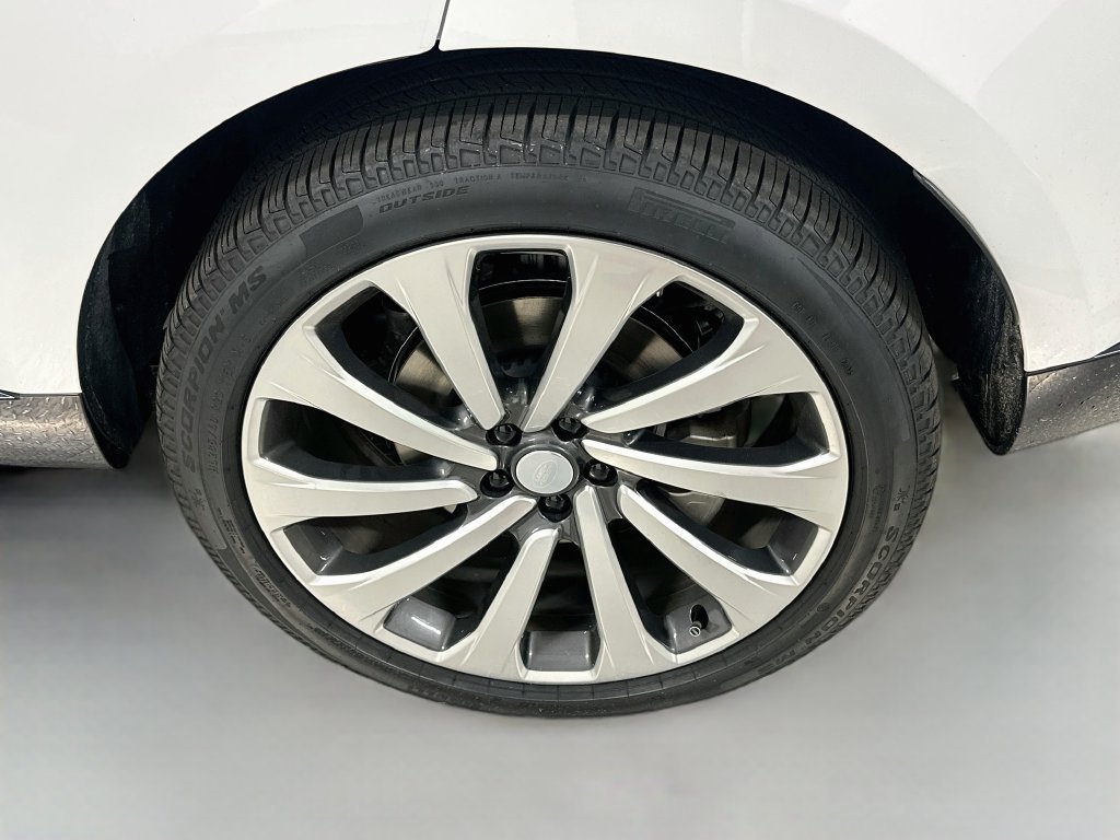 Certified Used 2025 White Land Rover SE image 34