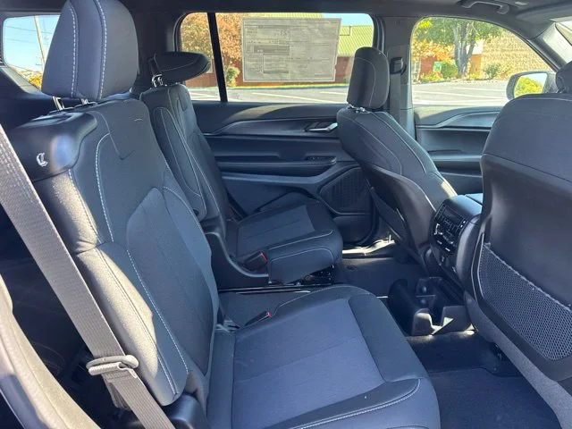 New 2027 High-Gloss Black Paint Jeep Laredo X image 11