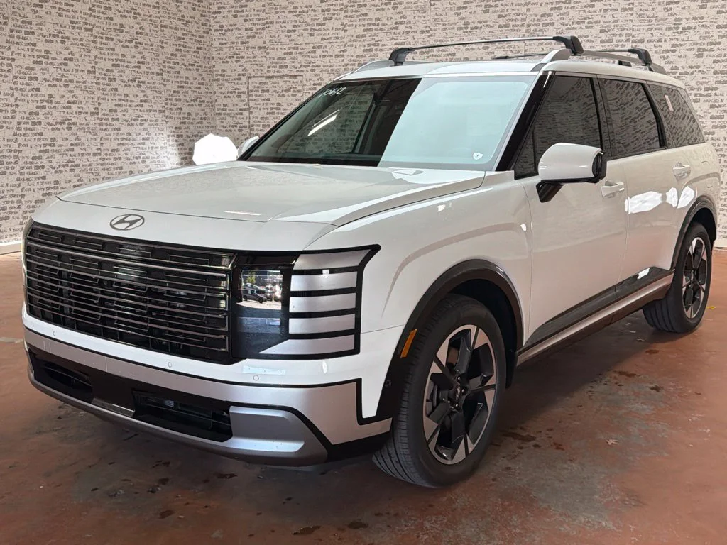 New 2027 Creamy White Pearl Hyundai Limited image 3