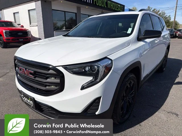 Used 2021 Summit White GMC  image 1