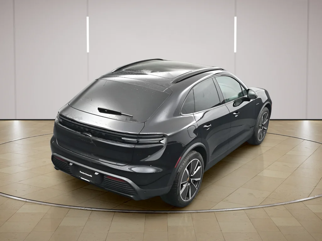 2025 Porsche Macan S - Photo 37