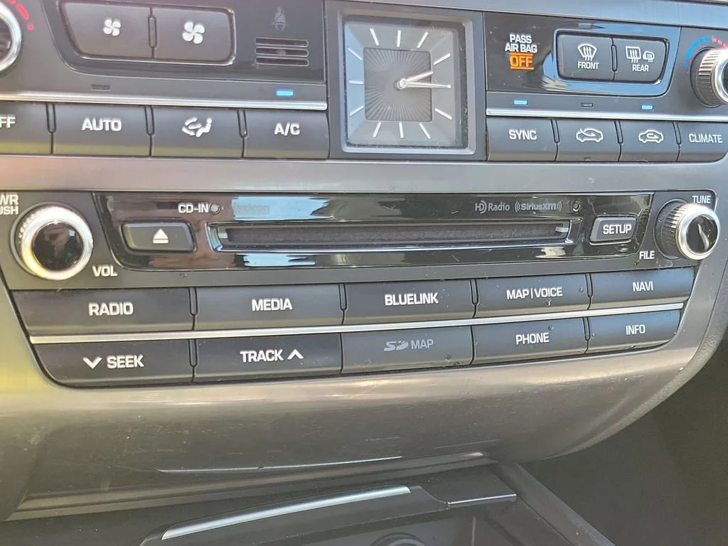 Used 2015 Black Hyundai 3.8 image 26