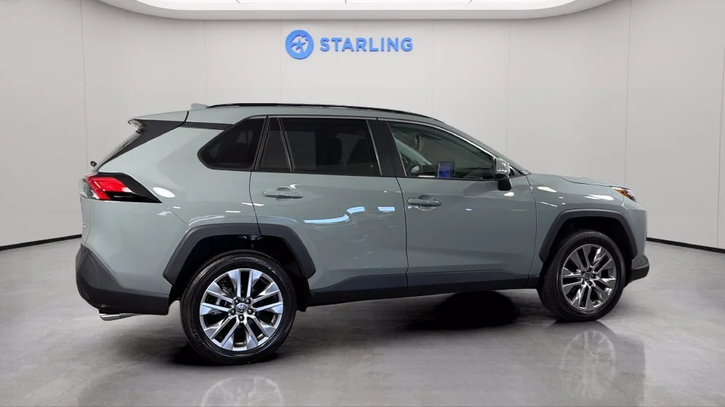 Used 2023  Toyota XLE Premium image 10