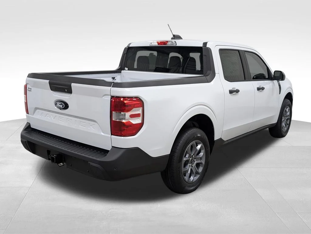 New 2026 Oxford White Ford XLT image 18