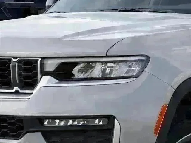 New 2026 Silver Zynith Exterior Paint Jeep Limited image 27