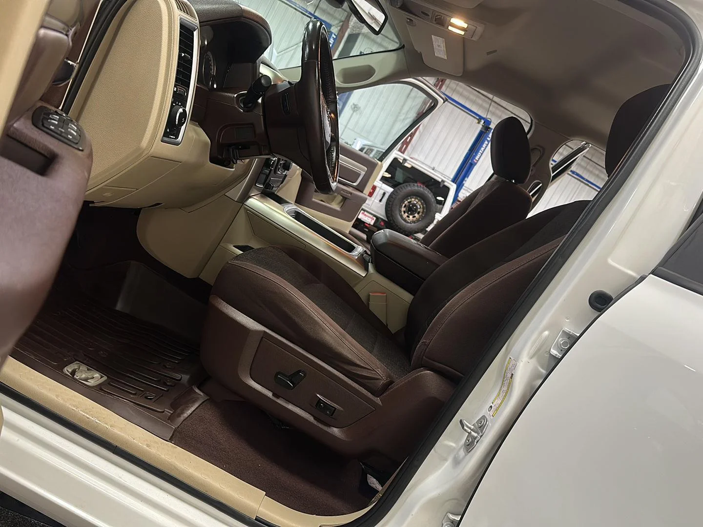 Used 2018 Bright White Clearcoat Ram Big Horn image 18