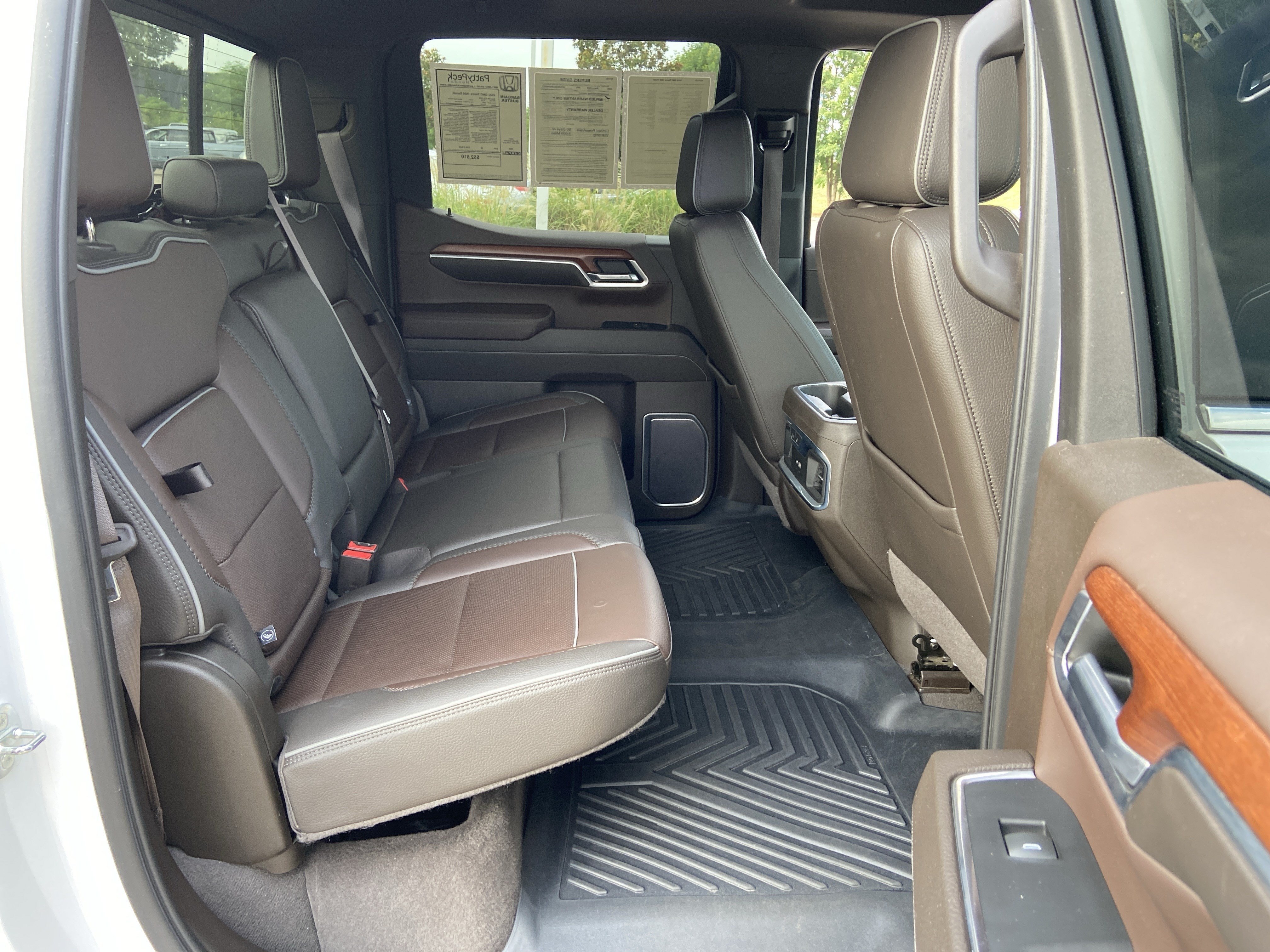 Used 2022 White Frost Tricoat GMC Denali image 14