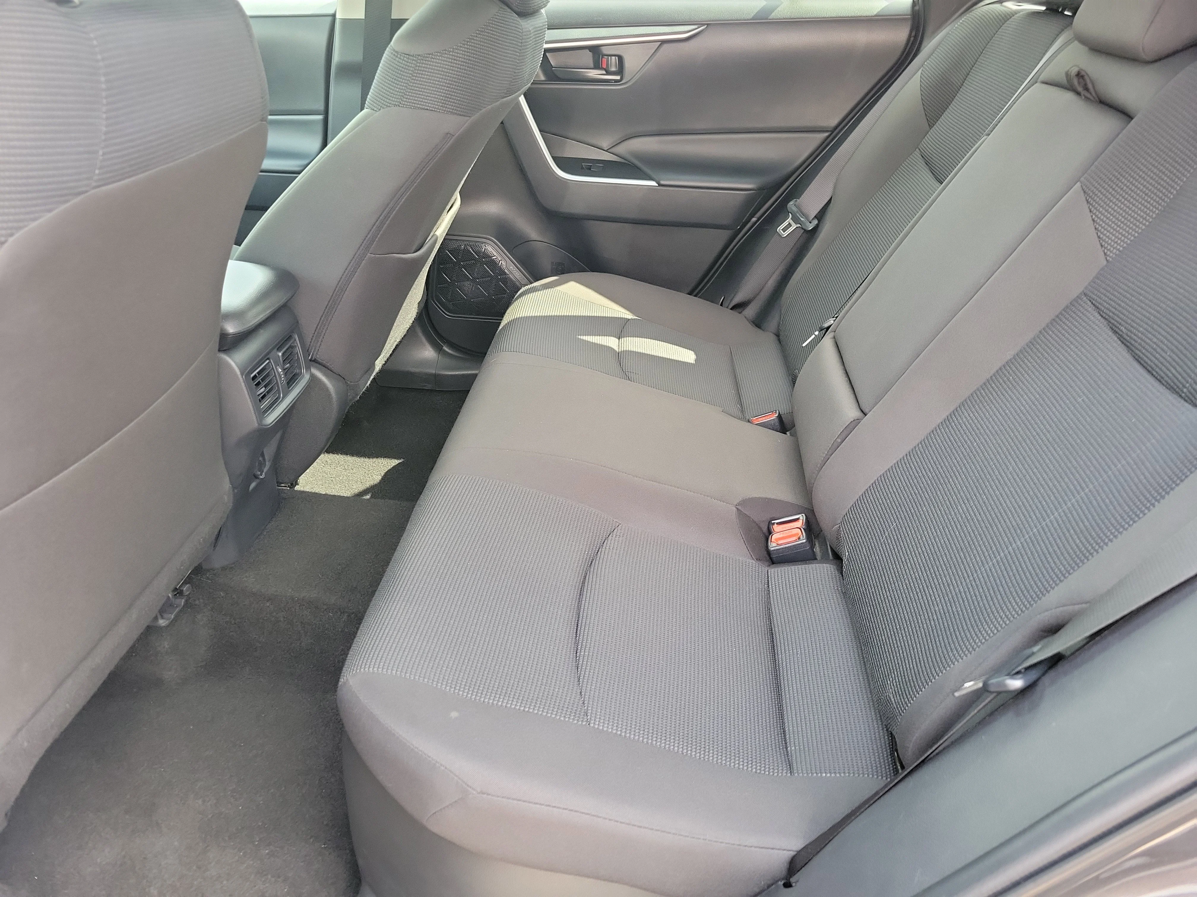 2025 Toyota RAV4 LE - Photo 9