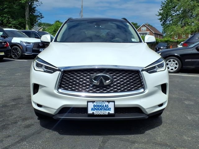 Used 2025 White INFINITI LUXE image 3