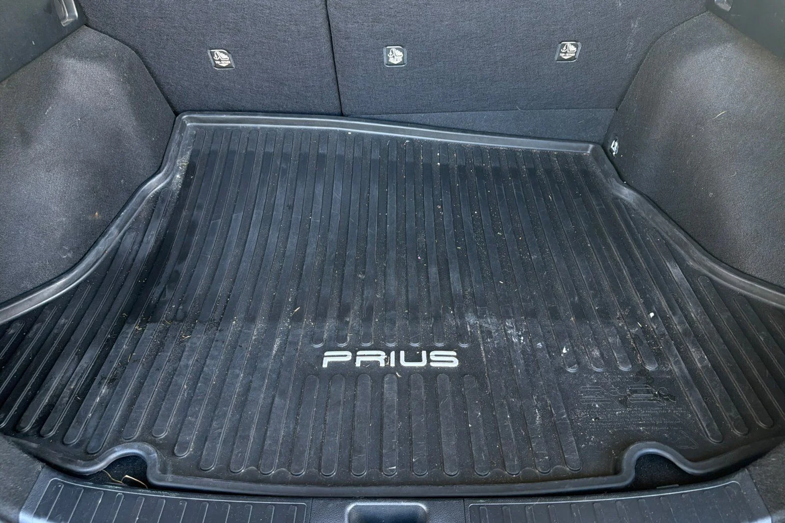 Used 2022 Gray Toyota LE image 17