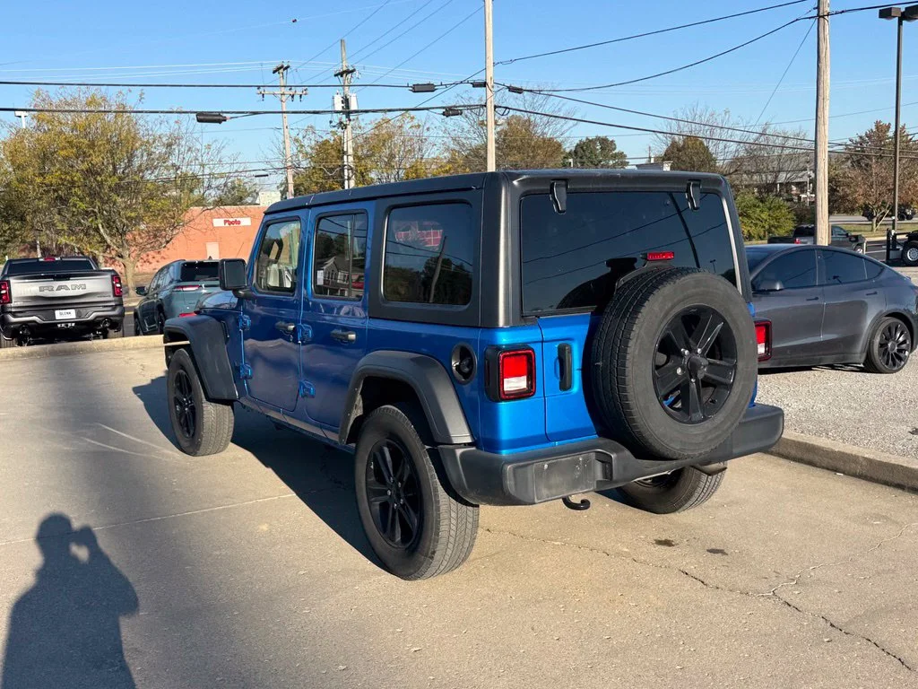 Used 2021 Blue Jeep Unlimited Sport Altitude image 8