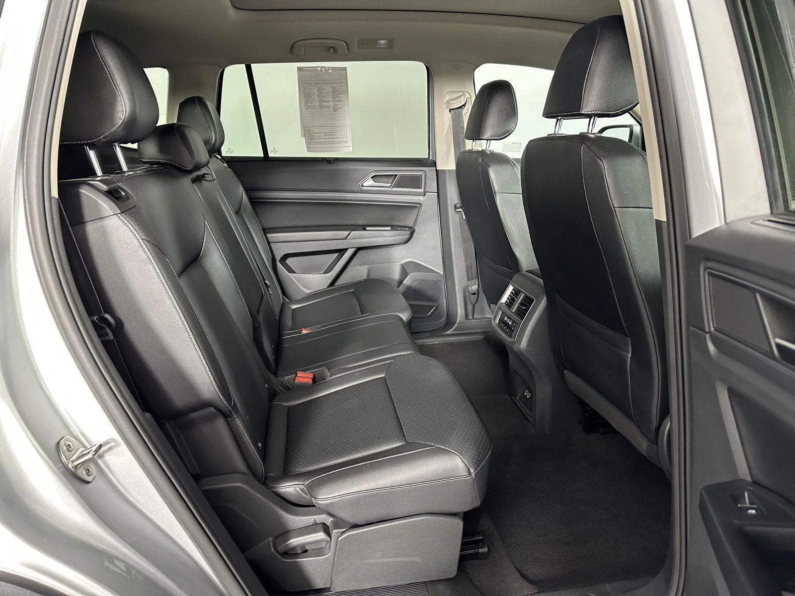 Used 2019 Platinum Gray Metallic Volkswagen 3.6L V6 SEL R-Line image 3