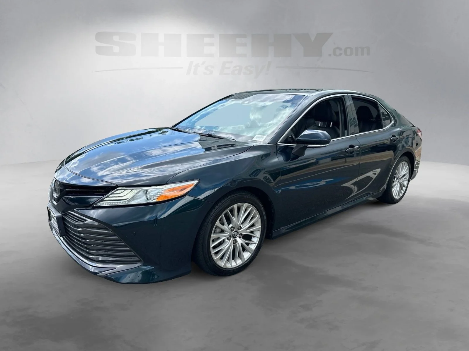 Used 2018 Blue Toyota XLE image 16