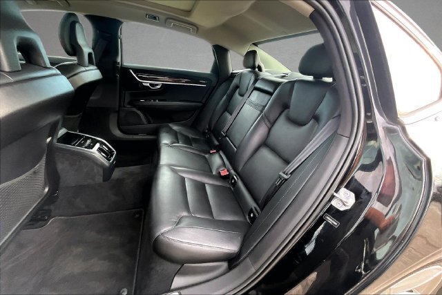 Used 2018 Black Stone Volvo T5 Momentum image 23