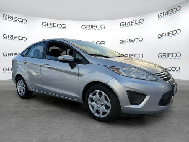 2013 Ford Fiesta SE Sedan's photo