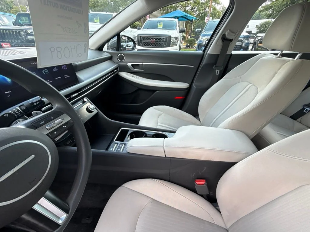 Used 2025 Gray Hyundai SEL image 16