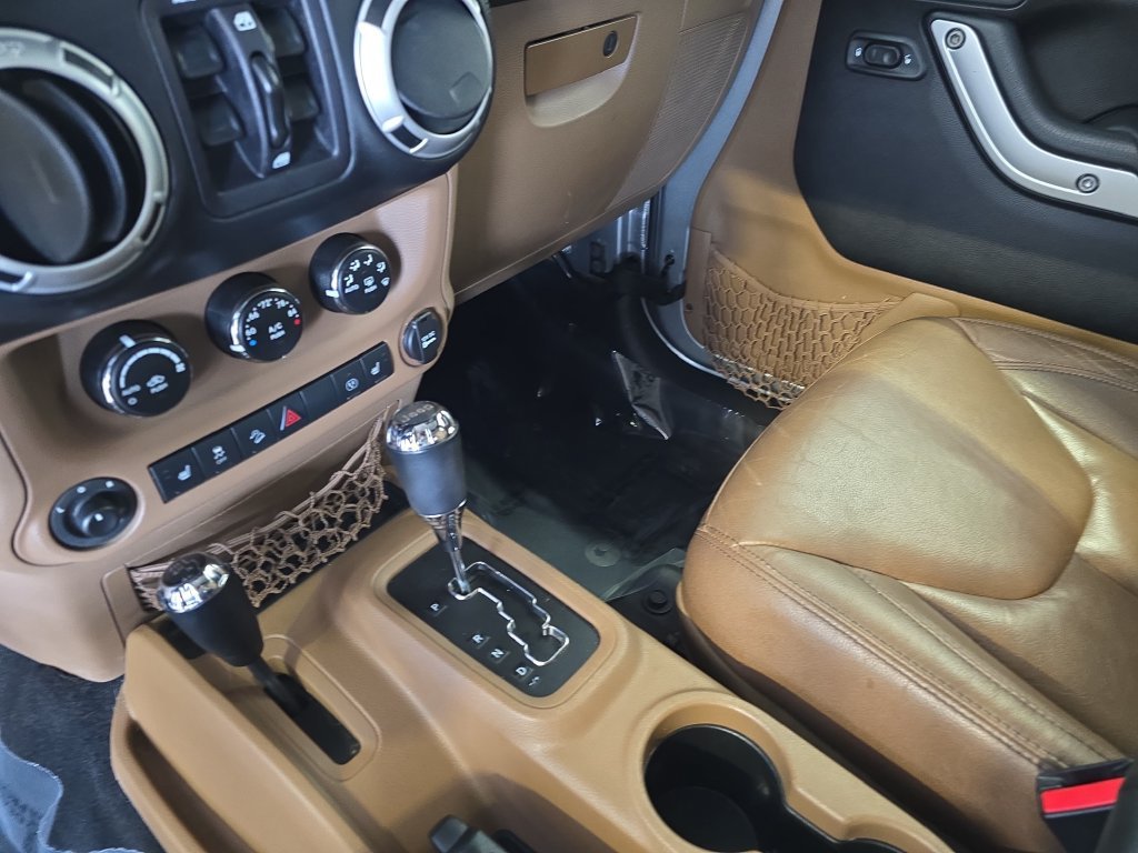 Used 2016 Silver Jeep Unlimited Sahara image 25